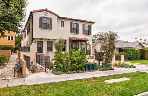 Mid Central Casa | 3 BDRM 3BA Townhome in Prime Pasadena with Private Parking