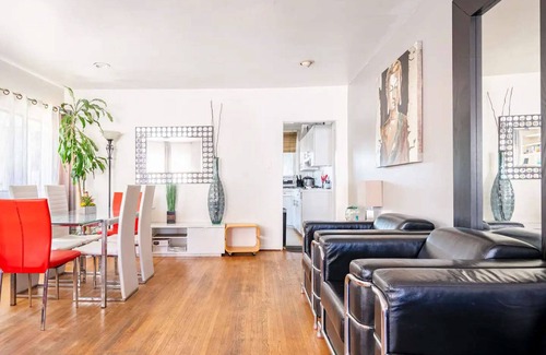Melrose Casa | 4 hab + 7 camas + 3 baños en un Hollywood moderna obra maestra.