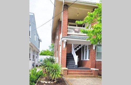 Ventnor City Apartamento | 3 BDRM Apartment with 6 Beds, Pet Friendly, 2 Blocks to Beach