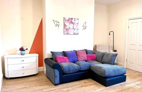 Heaton Casa | 3 Bdrm Home 10mins From The City