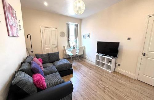 Heaton Casa | 3 Bdrm Home 10mins From The City