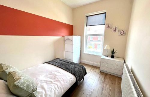 Heaton Casa | 3 Bdrm Home 10mins From The City