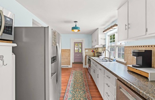 High Point Apartamento | Beautiful Home 1 mile from High Point University. Beautiful Home 1 mile from High Point University.