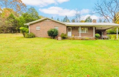 New Tazewell Casa | 3-Bdrm Home on Large Property at Norris Lake. Boat Slip included & Pet Friendly!