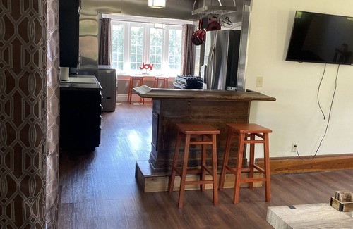 Athens Casa | Family sized home, 2 blocks from OU campus. Pool and balcony.