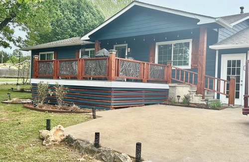 Kingston Casa | 3-bdrm house close to Catfish Bay, Westbay Casino & walking distance to the lake