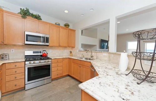 Saratoga Springs Casa | 3 Bdrm & In law Suite Spacious Townhouse with Beautiful Lake View & Amenities