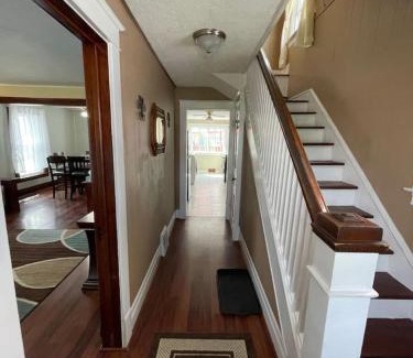 Niagara Falls Casa | 3 bdrm Niagara Falls Home Air Conditioning Hot Tub Parking