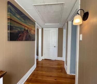 Niagara Falls Casa | 3 bdrm Niagara Falls Home Air Conditioning Hot Tub Parking