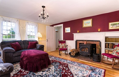 Weston Otro | 3 bdrm Stillwater Farmhouse near 4 ski resorts