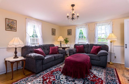 Weston Otro | 3 bdrm Stillwater Farmhouse near 4 ski resorts