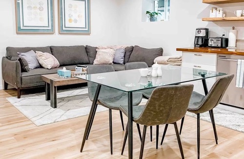 Glenmore Casa | 3 bdrm suite w/rooftop patio, firetable & sauna + hot tub, cold plunge & more!