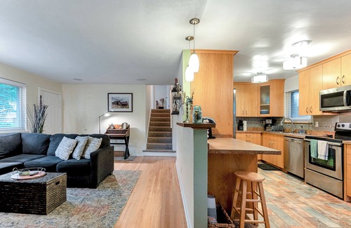 Bayview Casa | 3 Bed 1.5 Bath Blocks to Beach- Dogs OK! Quiet Cul-de-sac