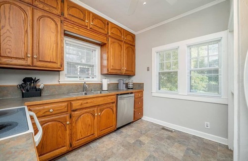 Wichita Casa | 3 Bed 1.5 Bath Home By College Hill & Hospitals