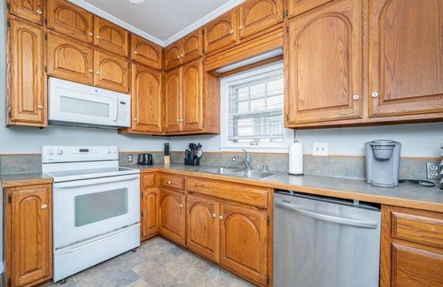 Wichita Casa | 3 Bed 1.5 Bath Home By College Hill & Hospitals