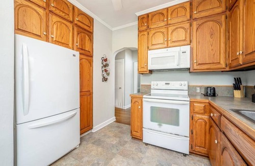 Wichita Casa | 3 Bed 1.5 Bath Home By College Hill & Hospitals
