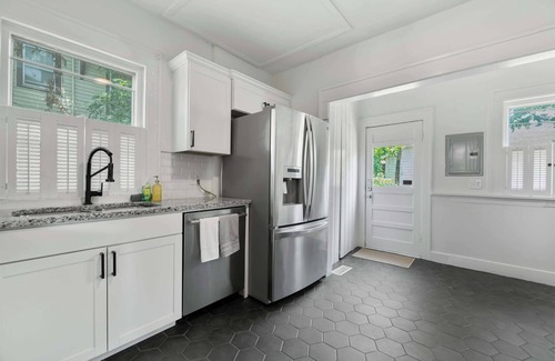 College Hill Casa | 3 Bed 1.5 Bath Home in College Hill By Hospital