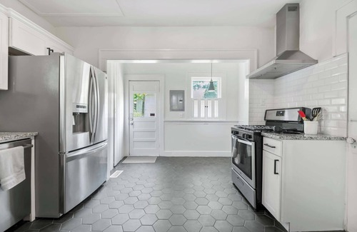 College Hill Casa | 3 Bed 1.5 Bath Home in College Hill By Hospital