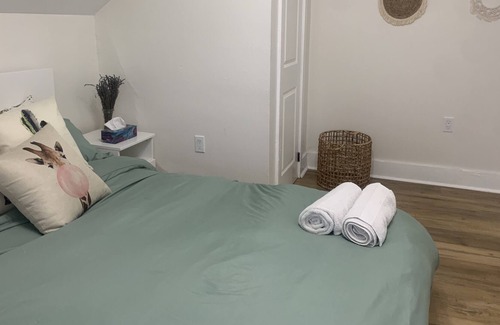 Cambridge Casa | 3 Bed + 1 Bath "Home-Away-From-Home" stay, 5 mins from 401