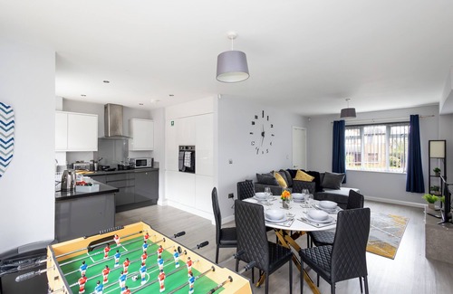 Leeds Casa | 3 Bed 2.5 Bath | Free Parking | WiFi | Master En-suite | Fussball Table | Garden