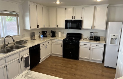 Enterprise Casa | 3 Bed 2.5 Bath House Getaway 15 minutes to Strip