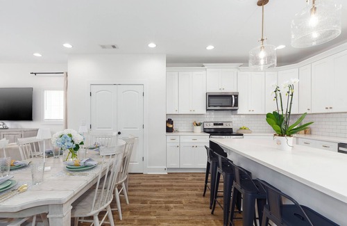 Auburn Casa | 3 bed/2.5 bath private home in charming Auburn AL with large fenced in yard.