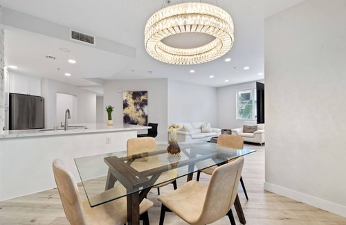 Airport Area Condominio | 3 Bed, 2 Bath 1340 sq/ft Luxury Condo in Irvine
