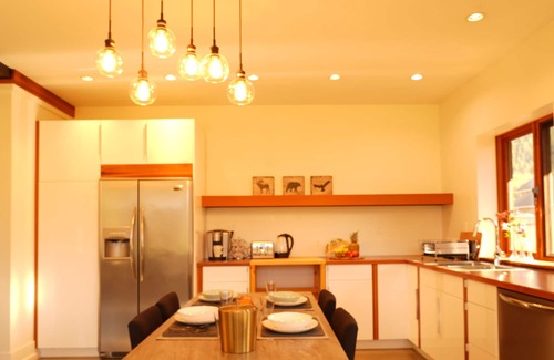Revelstoke Casa | Suite en el sótano de 3 dormitorios y 2 baños, a 1 minuto de la estación de esquí