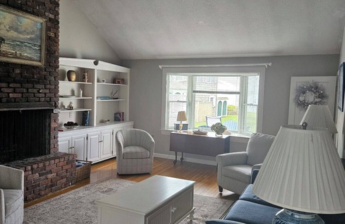 Cataumet Cabaña | 3 bed 2 bath Beach Front Cottage in private neighborhood on Buzzards Bay