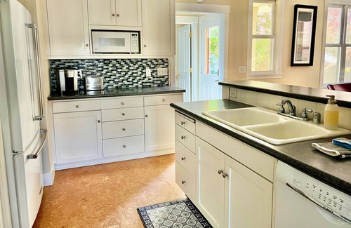 Chico Casa | 3 bed/2 bath Craftsman Summer Charmer