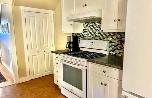 Chico Casa | 3 bed/2 bath Craftsman Summer Charmer