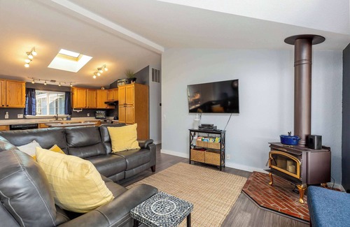 Deschutes River Woods Casa | 3-Bed 2 Bath Home in Bend with Hot Tub, Game Room