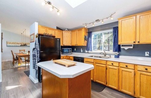 Deschutes River Woods Casa | 3-Bed 2 Bath Home in Bend with Hot Tub, Game Room