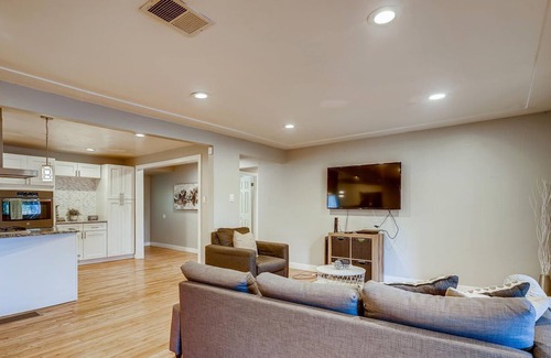 Barths Casa | 3 Bed, 2 Bath Home Minutes From Downtown Denver