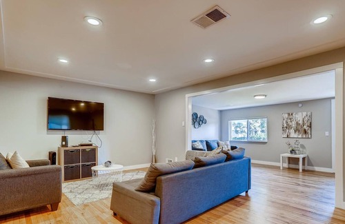 Barths Casa | 3 Bed, 2 Bath Home Minutes From Downtown Denver
