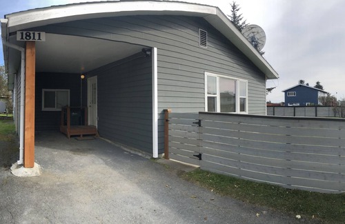 Kodiak Casa | 3 bed 2 bath house w/ covered parking spot and fenced backyard.