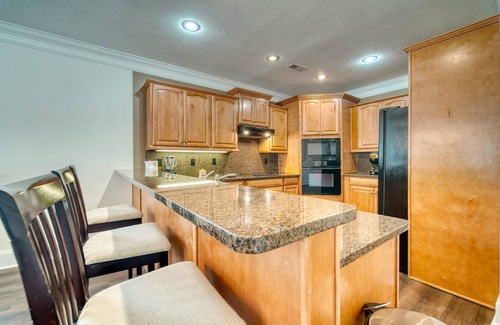 Young Harris Condominio | 3-bed, 2 bath lakefront condo in beautiful Young Harris directly on Lake Chatuge