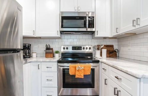 St. Petersburg Casa | 3 bed, 2 bath - long stays welcome! House with pool and fenced backyard minutes from St Pete & Tampa