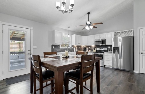 Paducah Casa | 3 Bed/2 Bath Modern 1400 sq ft Home in Quiet Paducah Neighborhood