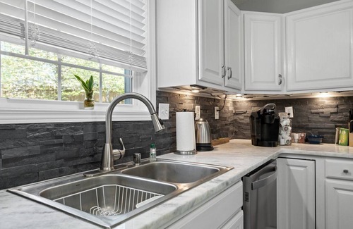 Paducah Casa | 3 Bed/2 Bath Modern 1400 sq ft Home in Quiet Paducah Neighborhood