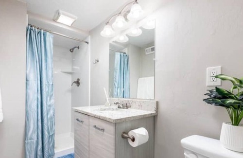 Taylorsville Casa | 3 bed 2 bath pet friendly & 30 mins to skiing!
