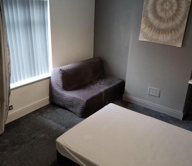 Warrington Casa | 3 Bed-2 Bath-Sleeps 4-Free Parking