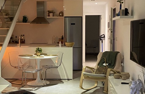 Torre de la Horadada Casa | 3 habitaciones, 3 baños, casa nueva y moderna con vista al mar, a minutos de restaurantes.
