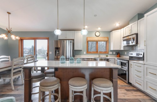 Marshfield Casa | 3-bed, 3-bath, 3-car garage executive home in Marshfield, WI
