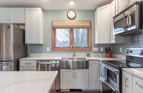 Marshfield Casa | 3-bed, 3-bath, 3-car garage executive home in Marshfield, WI