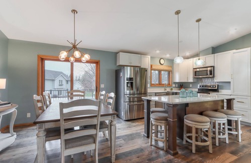 Marshfield Casa | 3-bed, 3-bath, 3-car garage executive home in Marshfield, WI