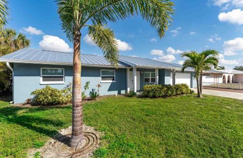 Sarasota Villa | 3 Bed, 3 Bath, Pool Home with Boat Dock
