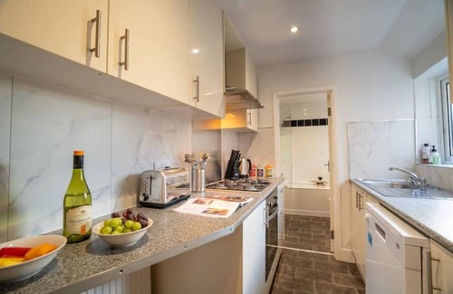 Church Gresley Casa | 3 bed, 3 bath town house with Wi-fi and parking