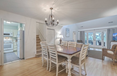 Tarpon Pond Cabaña | 3 bed 3 bath with loft near everything. Pets welcome.