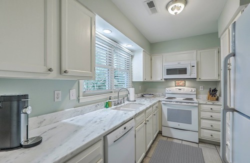 Tarpon Pond Cabaña | 3 bed 3 bath with loft near everything. Pets welcome.